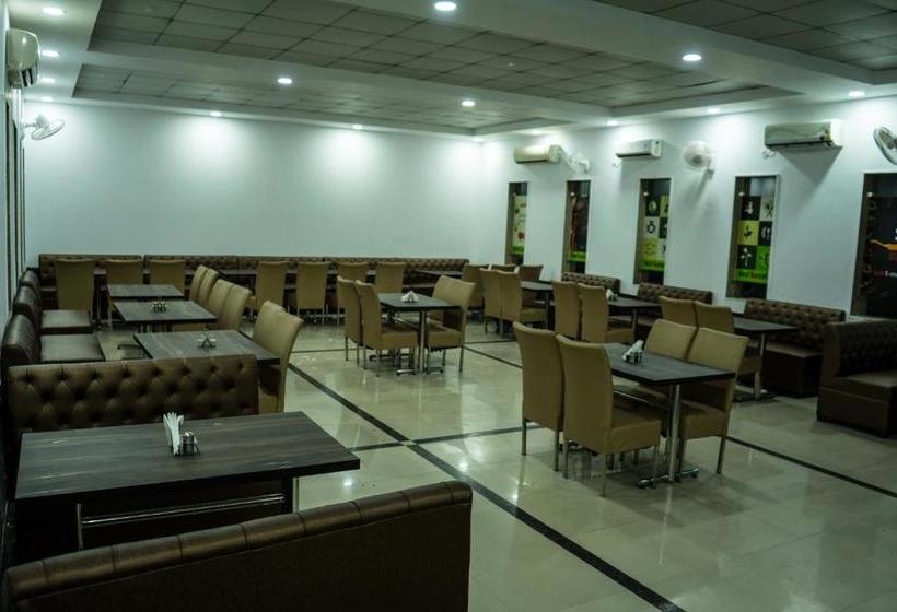 호텔 Vrinda Anandam Resort