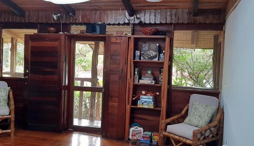 تختخواب و صبحانه Guest House Great Hostels Amazon