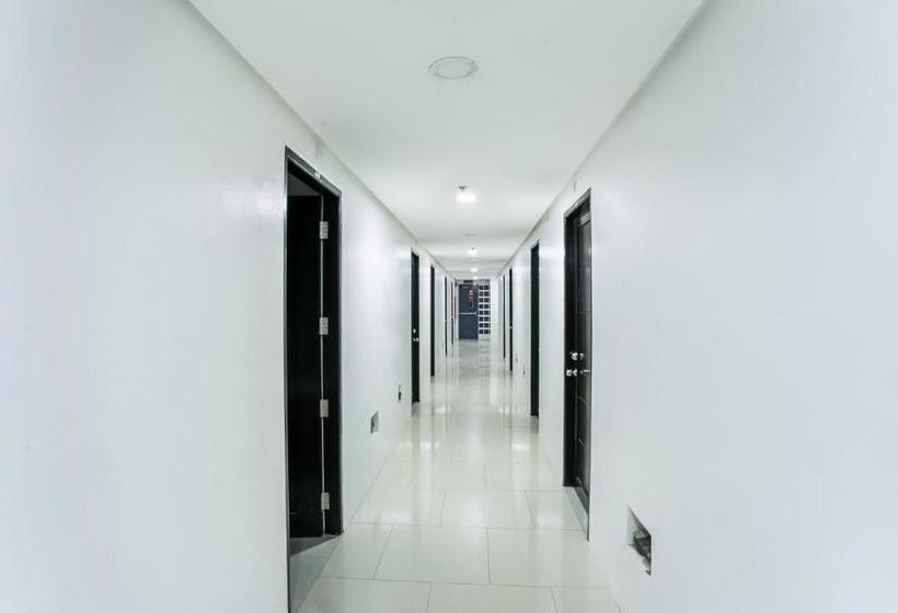 בית מלון כפרי Oyo 505 Jardin Suites