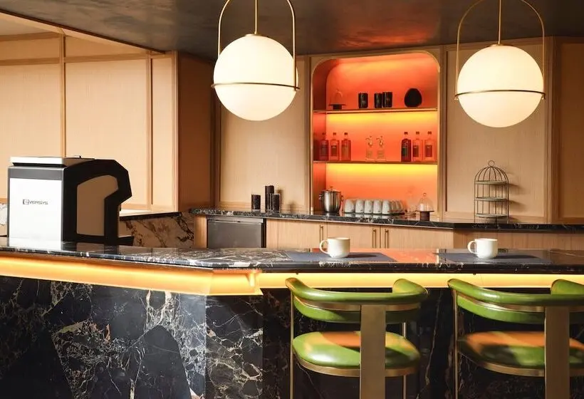 Burton House, Beverly Hills, A Tribute Portfolio Hotel