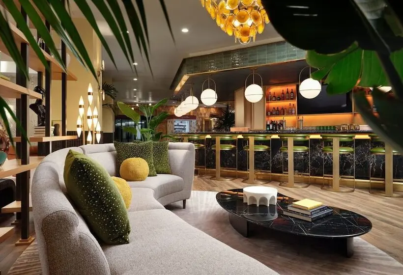 Burton House, Beverly Hills, A Tribute Portfolio Hotel