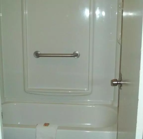 Отель Relax Inn Savannah