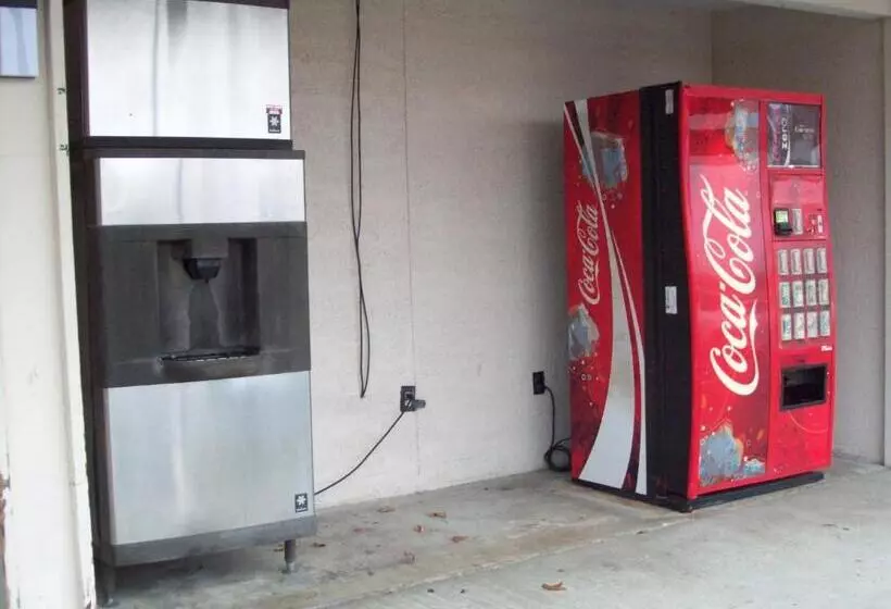 Отель Relax Inn Savannah