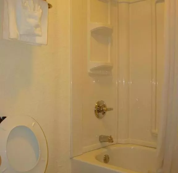 Отель Relax Inn Savannah