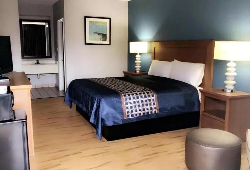 Отель Relax Inn Savannah