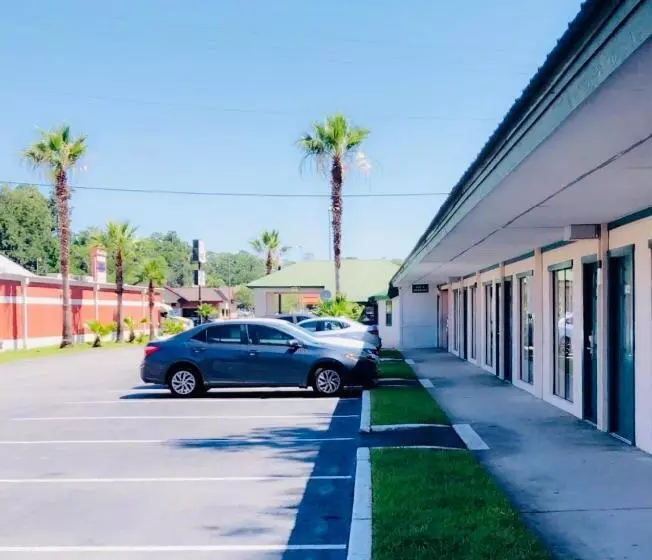 Отель Relax Inn Savannah