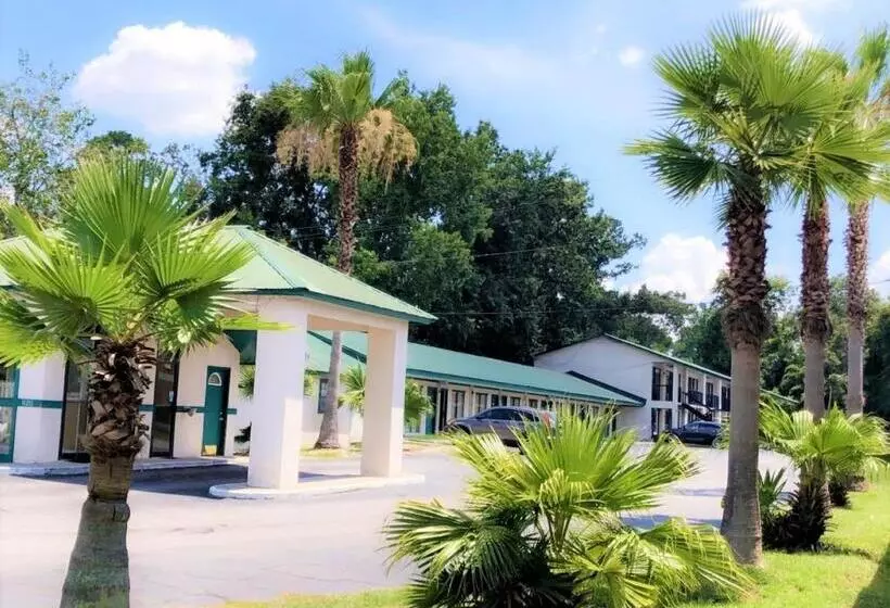 Отель Relax Inn Savannah