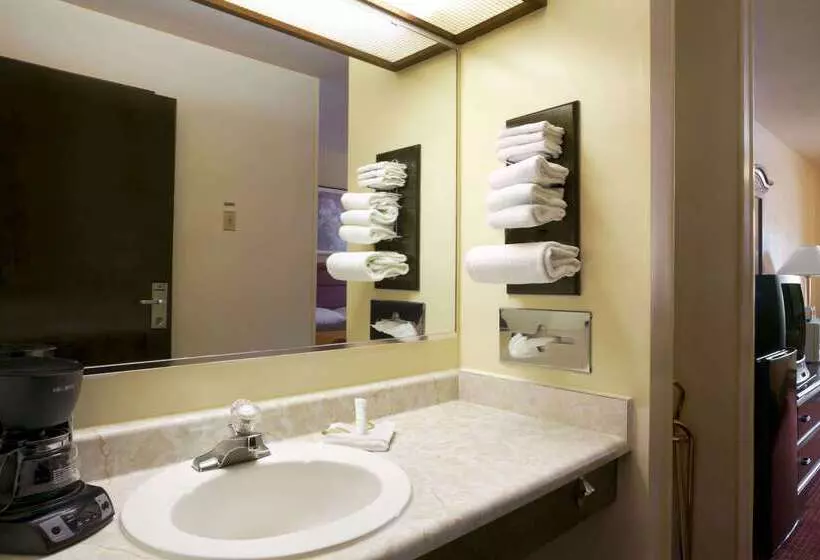 Отель Super 8 By Wyndham Eau Claire Wi