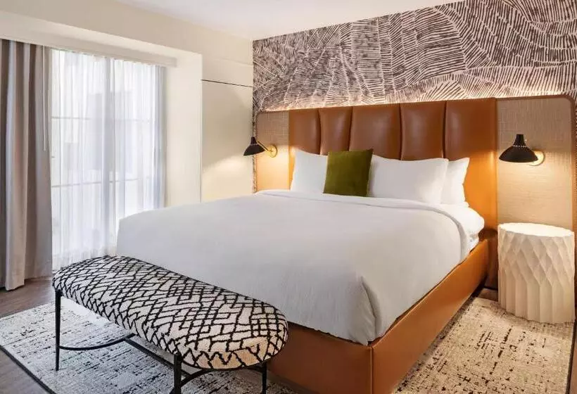 Burton House, Beverly Hills, A Tribute Portfolio Hotel