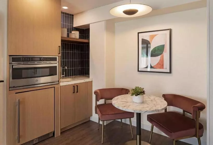 Burton House, Beverly Hills, A Tribute Portfolio Hotel