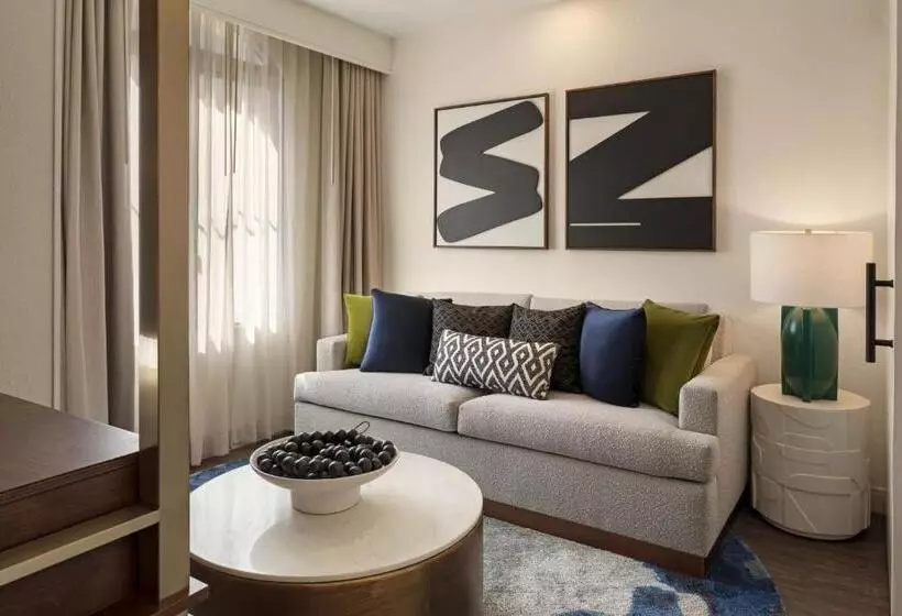 Burton House, Beverly Hills, A Tribute Portfolio Hotel