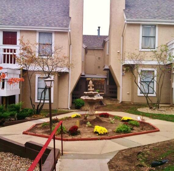 اقامتگاه Affordable Suites Of America Grand Rapids