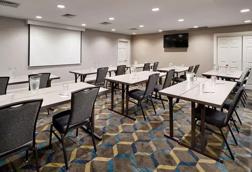 اقامتگاه Sonesta Es Suites Annapolis