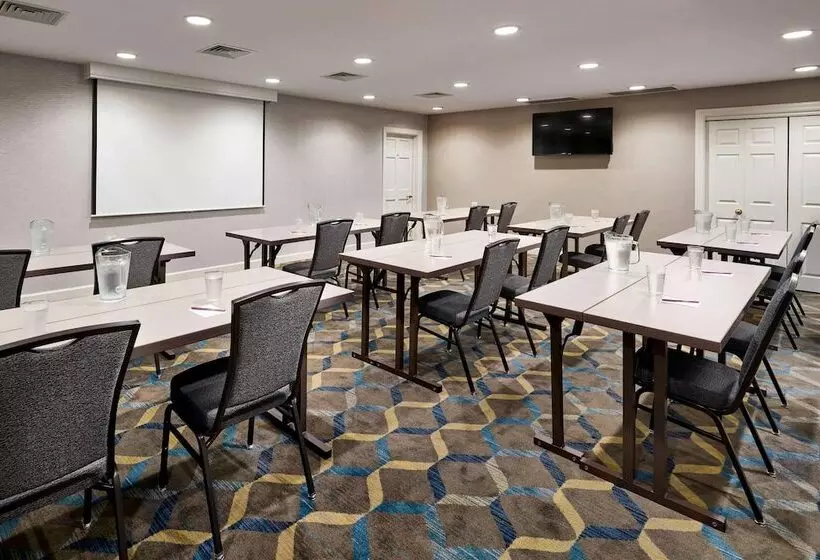 اقامتگاه Sonesta Es Suites Annapolis