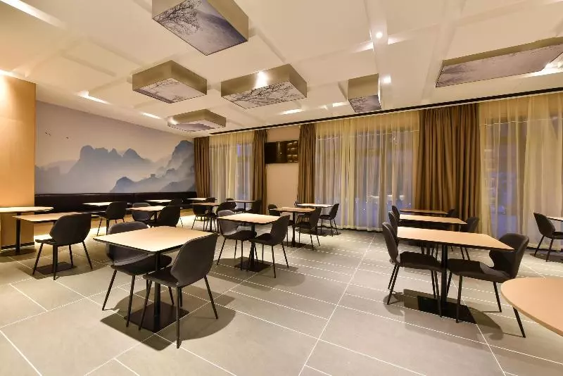 Atour Hotel Tianjin Binhai International Airport