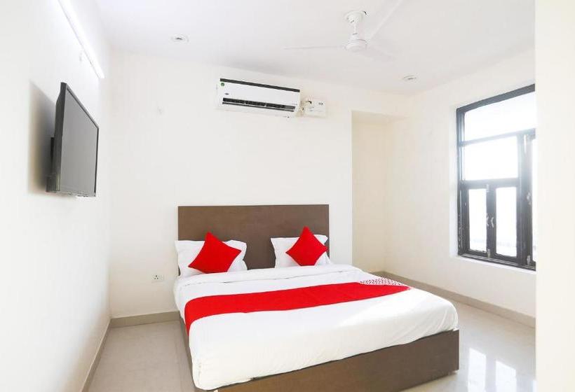 Отель Oyo 61722 Rajmahal Residency