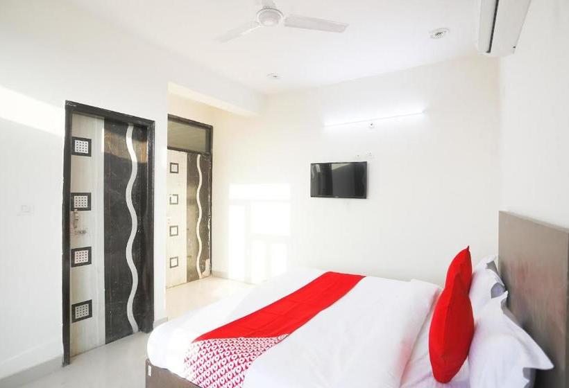 Отель Oyo 61722 Rajmahal Residency