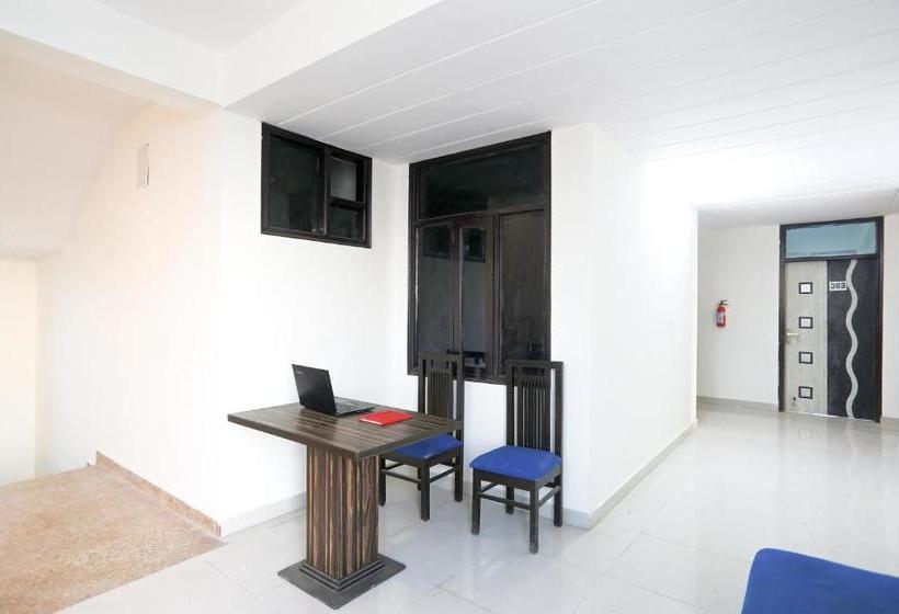 Отель Oyo 61722 Rajmahal Residency