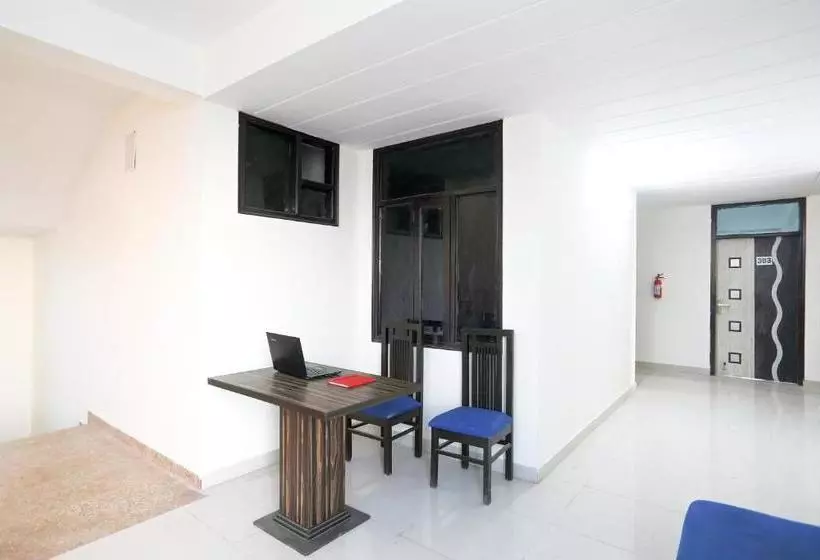 ホテル Oyo 61722 Rajmahal Residency