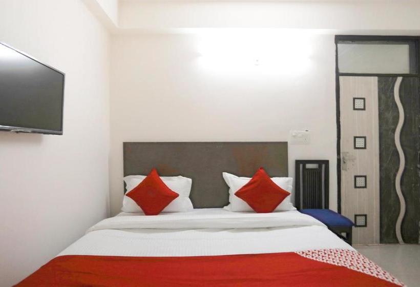 Отель Oyo 61722 Rajmahal Residency