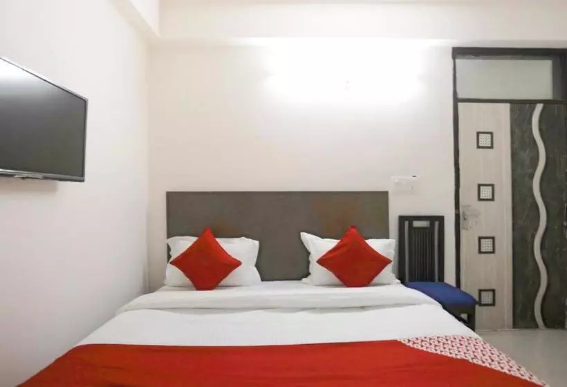 ホテル Oyo 61722 Rajmahal Residency