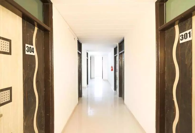 ホテル Oyo 61722 Rajmahal Residency