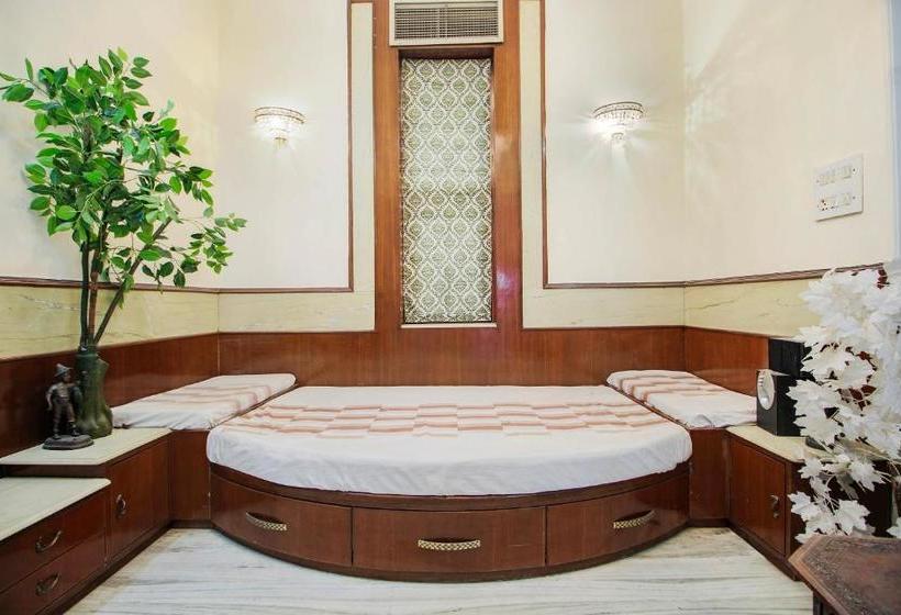 هتل Fabexpress Raj Megh