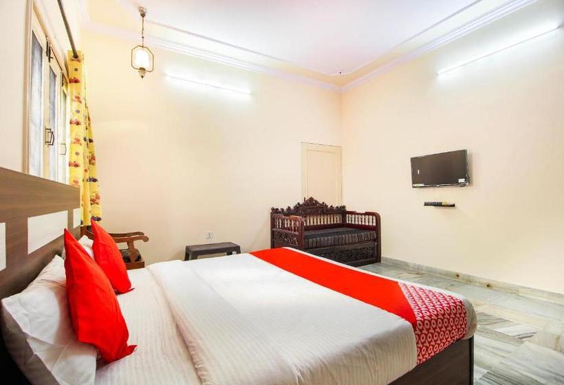 هتل Fabexpress Raj Megh