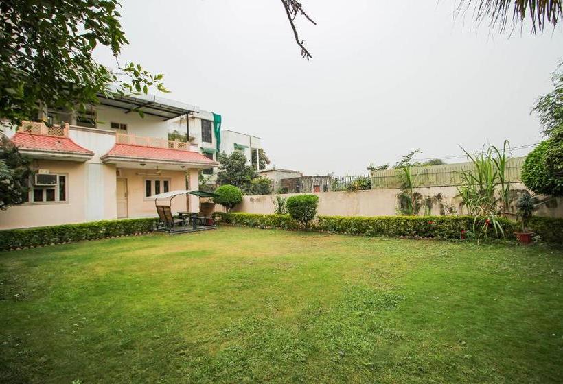 هتل Fabexpress Raj Megh