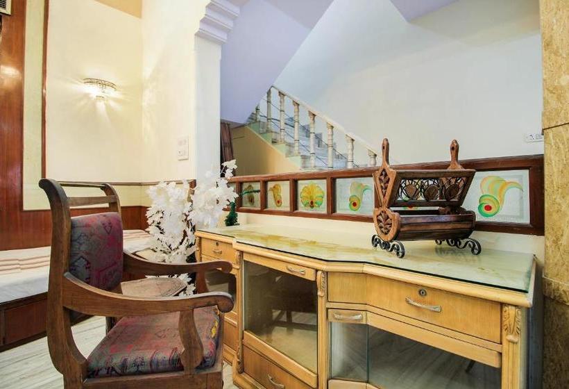 هتل Fabexpress Raj Megh