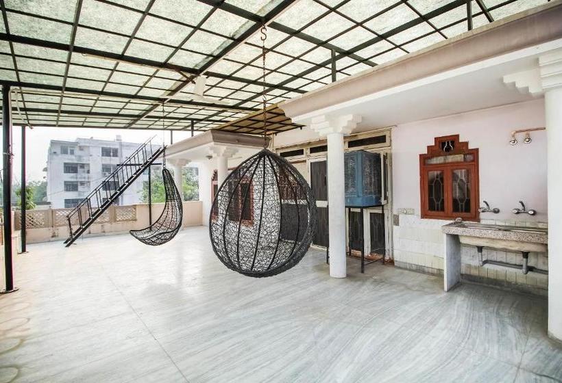 هتل Fabexpress Raj Megh