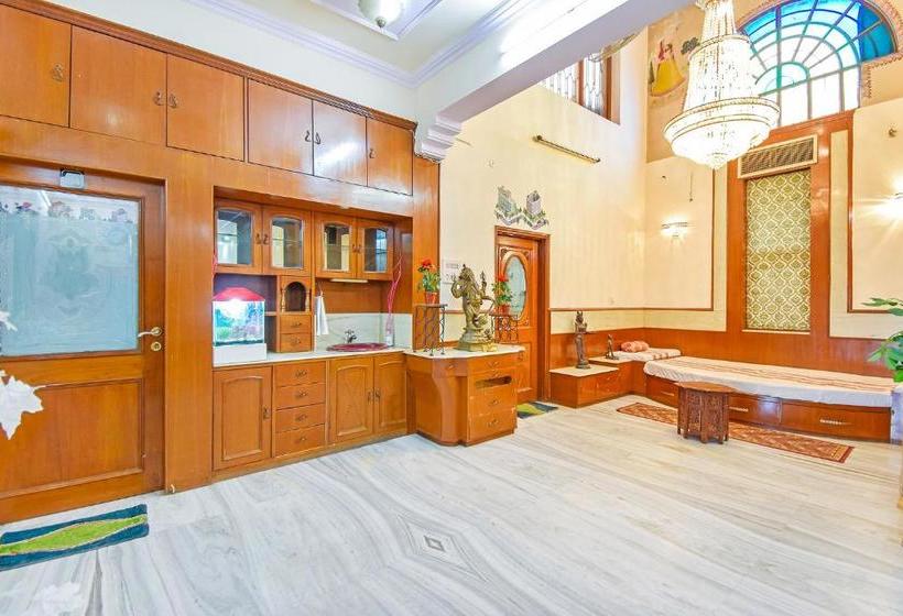 هتل Fabexpress Raj Megh