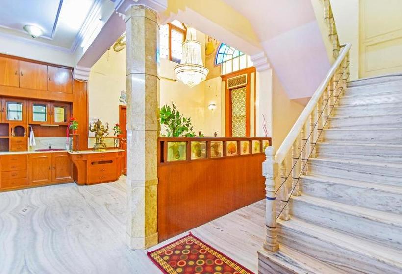 هتل Fabexpress Raj Megh