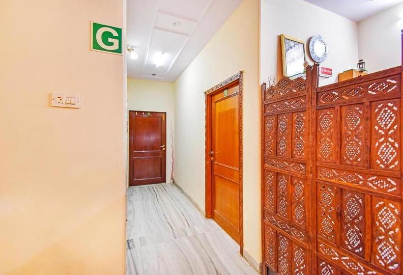 هتل Fabexpress Raj Megh