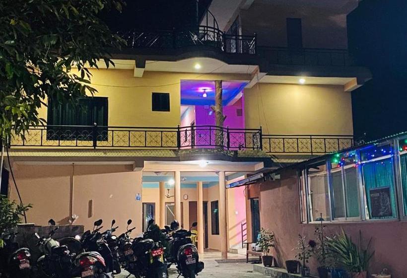 پانسیون Bhupusainik