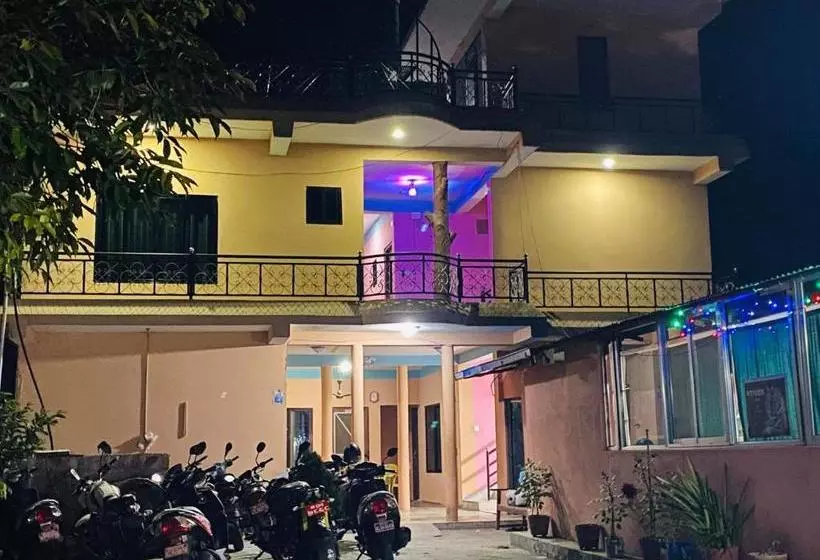 پانسیون Bhupusainik