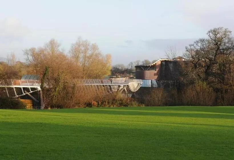 پانسیون Brennan Court Guest Accommodation