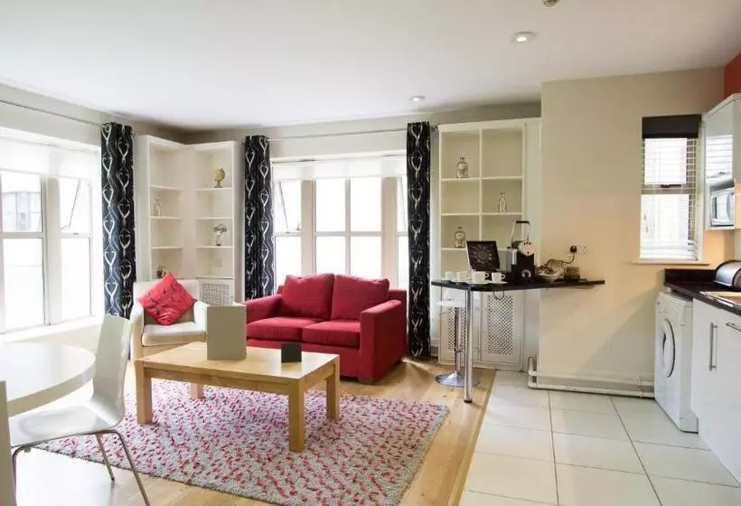 پانسیون Brennan Court Guest Accommodation