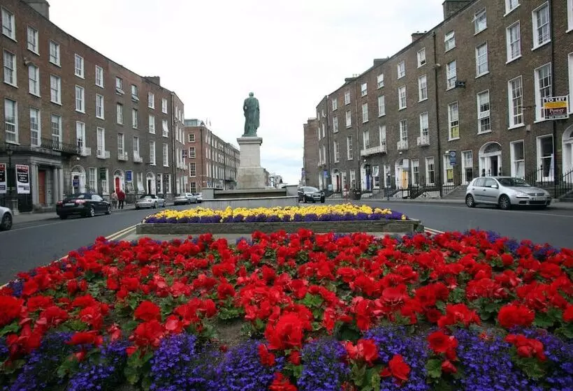 پانسیون Brennan Court Guest Accommodation