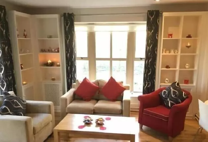 پانسیون Brennan Court Guest Accommodation