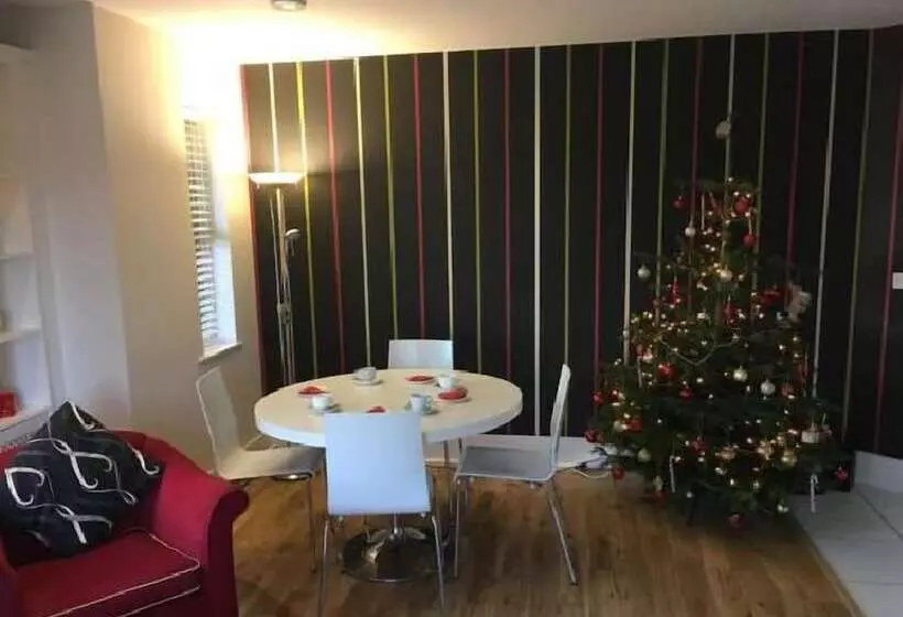 پانسیون Brennan Court Guest Accommodation