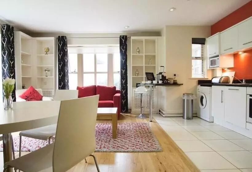 پانسیون Brennan Court Guest Accommodation