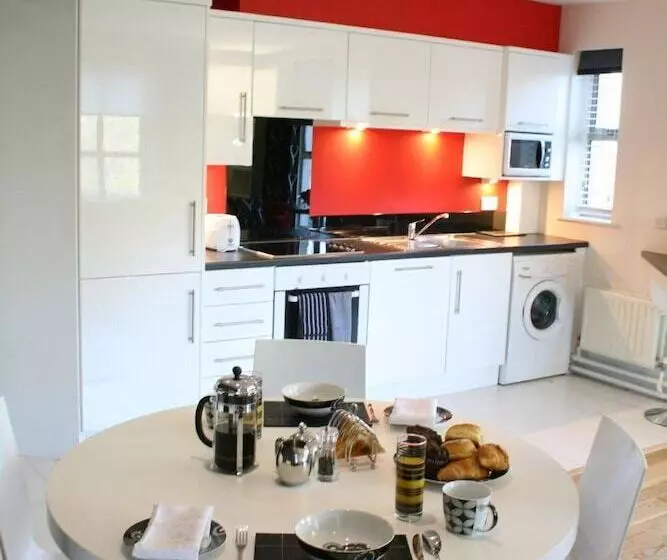 پانسیون Brennan Court Guest Accommodation