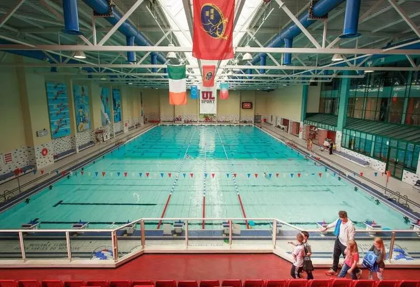 پانسیون Brennan Court Guest Accommodation