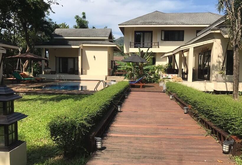 Phuchaofa Pool Villa