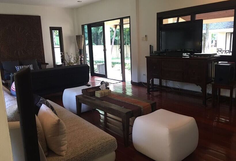 Phuchaofa Pool Villa