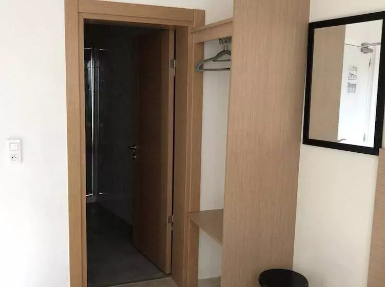 ホテル Hôtel Le National Clichy Paris