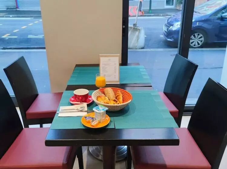 ホテル Hôtel Le National Clichy Paris