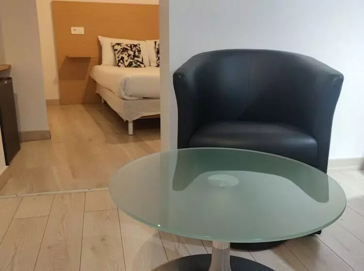 ホテル Hôtel Le National Clichy Paris