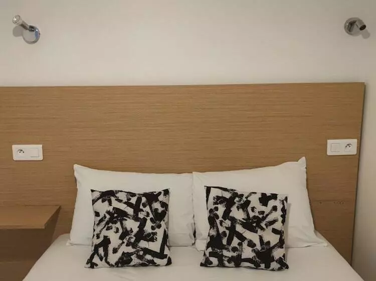 ホテル Hôtel Le National Clichy Paris